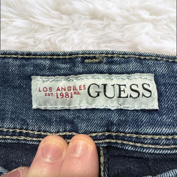 Vintage Y2K GUESS Medium Rise Skinny Jeans w/ Diamond Logo ✨ - Picture 4 of 8